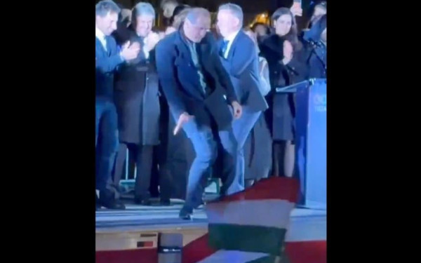 Ουγγαρία: Ξεφάντωσε ο μελλοντικός υπουργός Υγείας - Viral ο χορός του μετά τη νίκη των εκλογών (βίντεο)