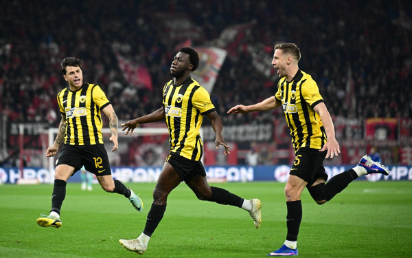 Super League: Άλμα τίτλου για την ΑΕΚ με σπουδαίο διπλό στο «Καραϊσκάκης»