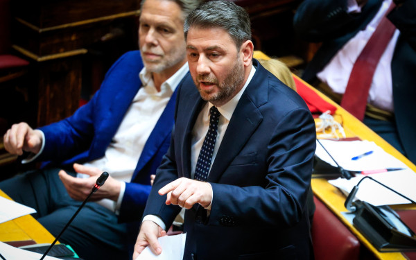 Με στρατηγική «εκλογές τώρα» και υψηλούς τόνους το ΠΑΣΟΚ-ΚΙΝΑΛ