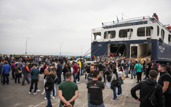 Μυτιλήνη: Αναχώρηση του «Blue Star Patmos» χωρίς φορτηγά λόγω κτηνοτροφικών κινητοποιήσεων