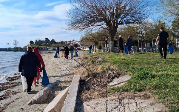 Θεσσαλονίκη: Μαθητές του Εσπερινού ΕΠΑΛ καθάρισαν την παραλία Επανομής