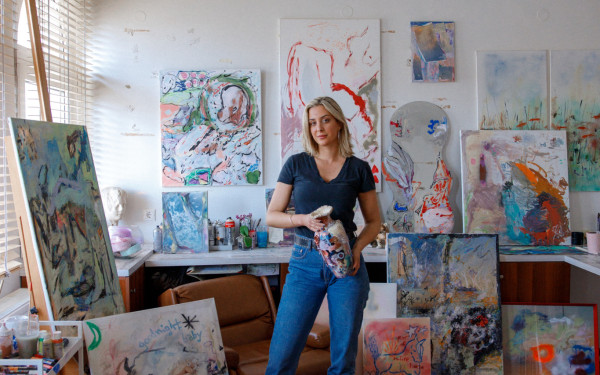 «Garden of Trauma: Η Λένα στη Χώρα των Τραυμάτων» - Νέα ατομική έκθεση της Simoni