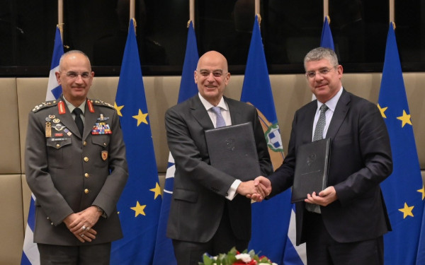 «Πράσινα» στρατόπεδα με υπογραφή Δένδια - ΕΤΕπ: Εξοικονόμηση 17,2 εκατ. ευρώ ετησίως