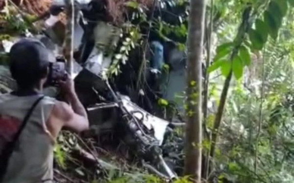 Τραγωδία στη Ινδονησία: Οκτώ νεκροί στη συντριβή ιδιωτικού ελικοπτέρου (βίντεο)