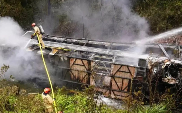 Τραγωδία στον Ισημερινό: Λεωφορείο έπεσε σε χαράδρα - Τουλάχιστον 14 νεκροί