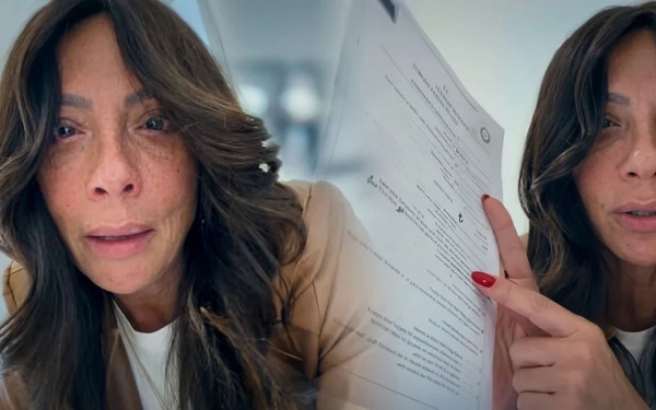 Απαγορεύτηκε η είσοδος στην Ελλάδα στην Τουρκάλα τραγουδίστρια Ισίν Καρατζά - Είχε τραγουδήσει για τον Κεμάλ στην Κομοτηνή