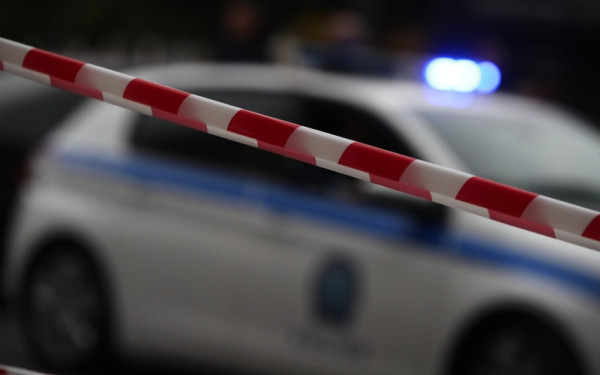 Αθήνα: Νεκρή γυναίκα που έπεσε από μπαλκόνι 3ου ορόφου - Προσήχθη ένας άνδρας