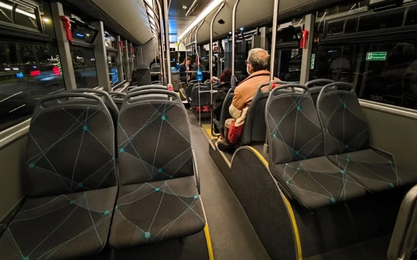 Αιγάλεω: Ηλικιωμένη ξέχασε τσάντα με 30.000 ευρώ, χρυσές λίρες και κοσμήματα μέσα σε λεωφορείο