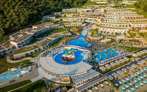 Miraggio Thermal Spa Resort: 10 Χρόνια εκθαμβωτικής ομορφιάς και παραθαλάσσιας πολυτέλειας