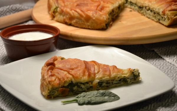 Νάνες Χωριάτικη Πίτα: Η παράδοση της τρικαλινής πίτας, απευθείας στο ταψί και το τραπέζι των Θεσσαλονικέων