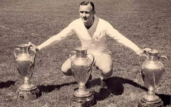 Το ισπανικό ποδόσφαιρο θρηνεί την απώλεια του θρυλικού Χοσέ Σανταμαρία (βίντεο)