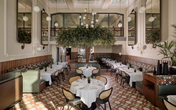 Όλυμπος Νάουσα: Το στολίδι της Λεωφόρου Νίκης, που αναβιώνει την αστική κουζίνα της πόλης