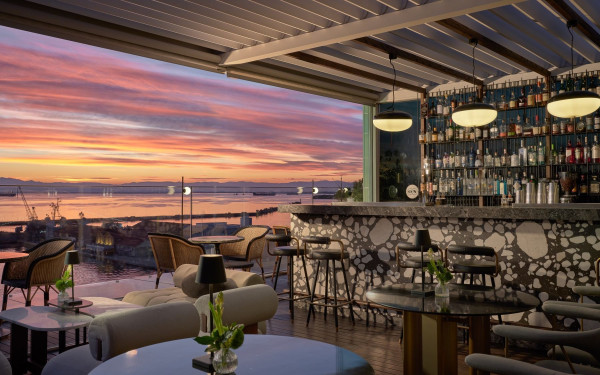 OΝ Rooftop: Πανοραμική θέα στο Θερμαϊκό Κόλπο και τη Θεσσαλονίκη, από τον όγδοο όροφο του ξενοδοχείου “OΝ Residence”