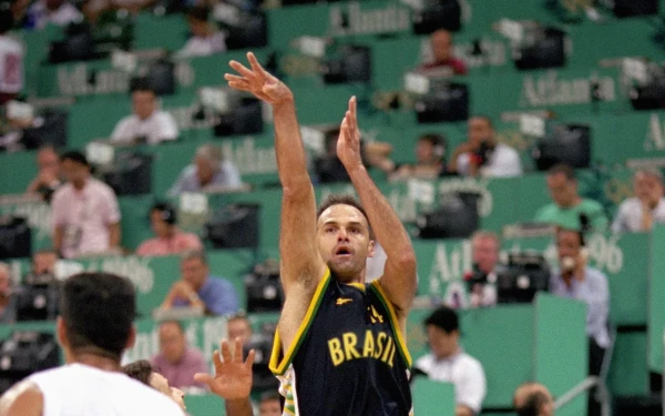 Μπάσκετ: Παγκόσμια συγκίνηση για την απώλεια του τεράστιου Όσκαρ Σμιντ (βίντεο)