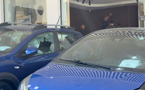 Θεσσαλονίκη: «Γάζωσαν» με σφαίρες εταιρεία αυτοκίνητων στη Β. Όλγας - Τι βλέπουν οι Αρχές (φωτ.)