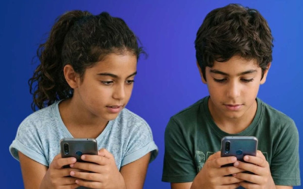 Stop στα social media για κάτω των 15 ετών: Η Ελλάδα φέρνει «ψηφιακό φρένο» από το 2027