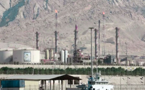 Νέο μπαράζ επιθέσεων στο Ιράν: Στο στόχαστρο ΗΠΑ και Ισραήλ οι πετροχημικές εγκαταστάσεις