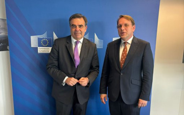 Σε συνάντηση με τον Επίτροπο Υγείας και Ασφάλειας Τροφίμων της Ε.Ε. ο Μ. Σχοινάς - Στο επίκεντρο ο αφθώδης πυρετός