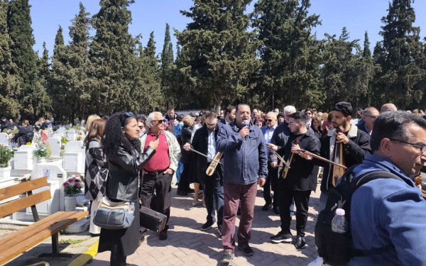 Καλαμαριά: Οι Πόντιοι τραγούδησαν και χόρεψαν με τους νεκρούς τους - Αναβίωσε το ταφικό έθιμο στα Κοιμητήρια