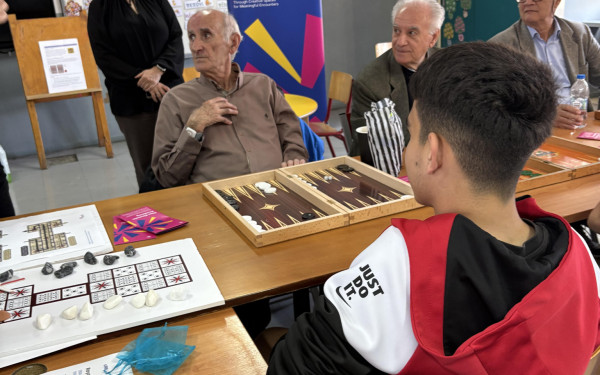 Θεσσαλονίκη: Τουρνουά τάβλι για μαθητές με δασκάλους μέλη των ΚΑΠΗ