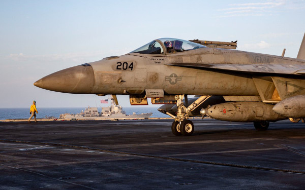 WSJ: Ο αμερικανικός στρατός ετοιμάζεται να επιβιβαστεί σε πλοία που συνδέονται με το Ιράν