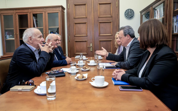 Τον γ.γ. του ΑΚΕΛ και τον πρόεδρο του ΕΔΕΚ υποδέχθηκε ο Σ. Φάμελλος - Τι είπε για το Κυπριακό