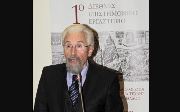 O Στέλιος Αγγελούδης αποχαιρετά τον Δημήτρη Σαλπιστή