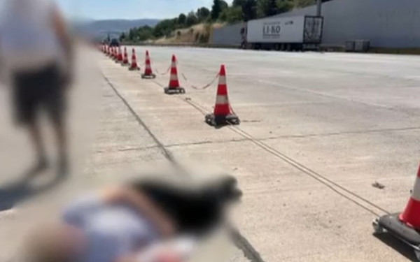 Θεσσαλονίκη: Αστυνομικοί μετέφεραν με περιπολικό μια τραυματία στο νοσοκομείο από τα διόδια Ωραιοκάστρου