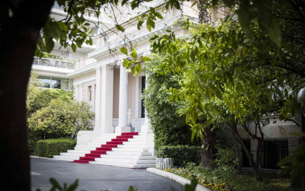 Πώς φτάσαμε στον… πολύ μίνι ανασχηματισμό