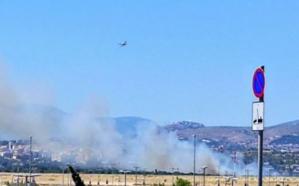 Πυρκαγιά στα Σπάτα Αττικής: Κινητοποιήθηκαν επίγειες και εναέριες δυνάμεις - Ήχησε το 112