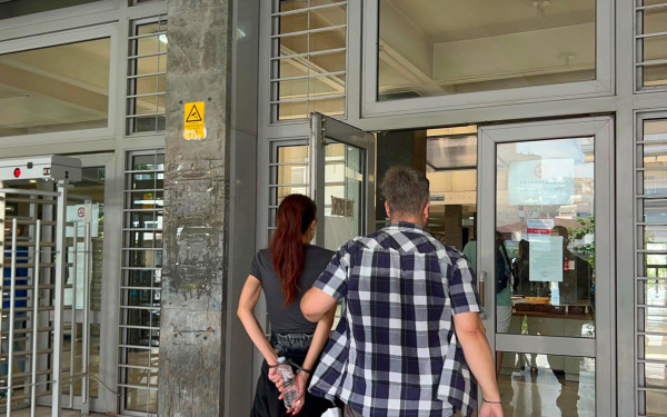 Θεσσαλονίκη: Σε άμυνα υποστηρίζει ότι ήταν η 29χρονη που  μαχαίρωσε τον σύντροφό της (βίντεο)