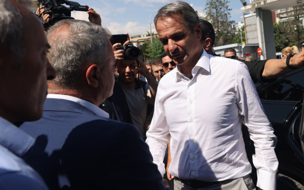 Θεσσαλονίκη: Στο Ιπποκράτειο ο Μητσοτάκης μετά τις εμπρηστικές επιθέσεις - Επισκέφθηκε την Νέστωρος και τη μητέρα της