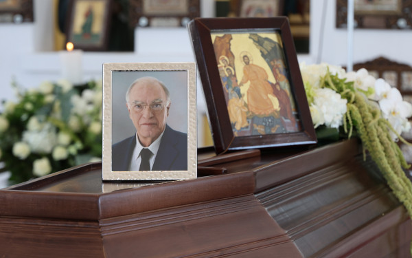 Σε κλίμα συγκίνησης το τελευταίο αντίο στον Βασίλη Λεβέντη