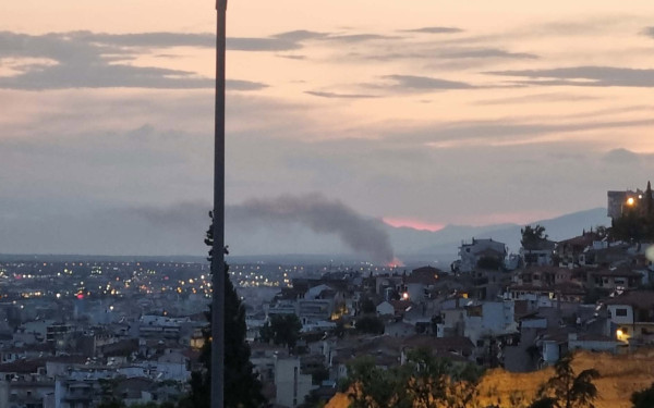 Θεσσαλονίκη: Δύο πυρκαγιές στα Κουφάλια - Σηκώθηκε ένα ελικόπτερο