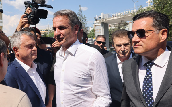 Θεσσαλονίκη: Στο Ιπποκράτειο ο Μητσοτάκης μετά τις εμπρηστικές επιθέσεις - Επισκέφθηκε την Νέστωρος και τη μητέρα της