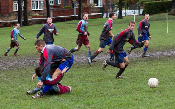 Στη Sunday League τα πάντα μπορούν να συμβούν (βίντεο)