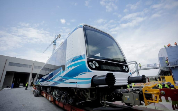 Στις ράγες ο πρώτος συρμός του μετρό Θεσσαλονίκης (βίντεο, φωτ.)