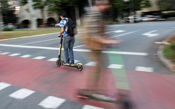 Μήπως τα ηλεκτρικά πατίνια δεν είναι τόσο… οικολογικά όσο νομίζουμε;