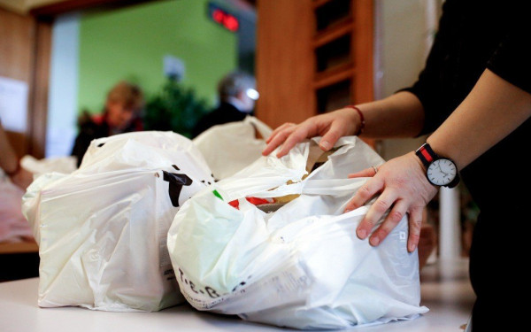 Εκπομπή για την κοινωνική εταιρική ευθύνη συγκεντρώνει τρόφιμα άστεγους και οικονομικά αδύναμους