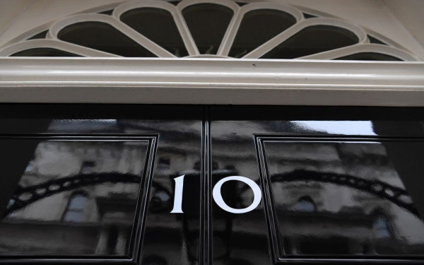 Βρετανία: Το βιβλίο επισκεπτών της Ντάουνινγκ Στριτ αποκαλύπτεται για πρώτη φορά