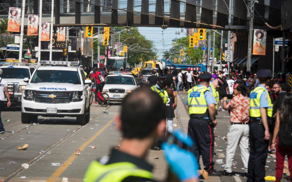 Πυροβολισμοί στην παρέλαση των Τορόντο Ράπτορς (videos)