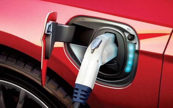 Καρτέλ και στα ηλεκτρικά αυτοκίνητα; Οι Έλληνες πληρώνουν πολύ ακριβότερα από τους Γερμανούς