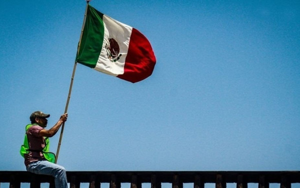 Το Μεξικό ανοίγει τα σύνορα για μετανάστες τουλάχιστον για 12 μήνες