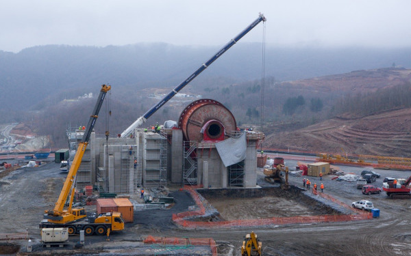 Σ. Φάμελλος: Εκτός από τα χατίρια στους ελέγχους θα χαρίσετε και λεφτά του Ταμείου Ανάκαμψης στην «Ελληνικός Χρυσός»;
