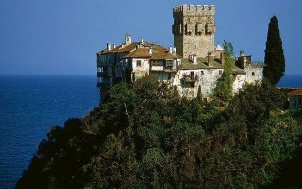 Νεκρός ακόμη ένας μοναχός από κορονοϊό στο Άγιο Όρος