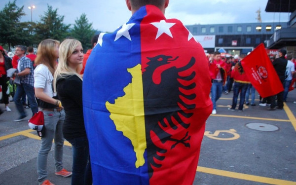 Επέτειος ανεξαρτησίας του Κοσόβου - Εορτασμοί από τους Αλβανούς, θλίψη από τους Σέρβους