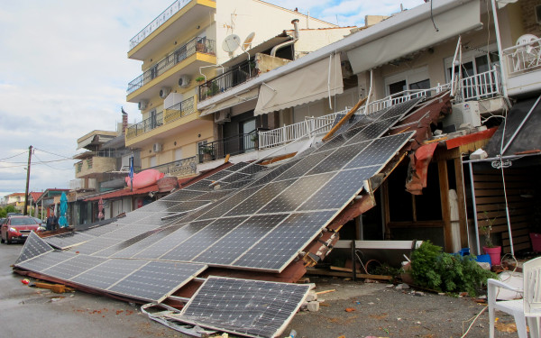 Αρχίζει η καταγραφή των ζημιών - Μάχη για την ηλεκτροδότηση στη Χαλκιδική