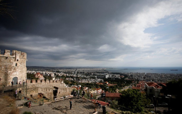 Καιρός: Μικρή πτώση της θερμοκρασίας - Πού αναμένονται μπόρες