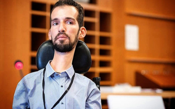 Τα σκαλοπάτια “έδιωξαν” τον Κυμπουρόπουλο από εκδήλωση που ήταν προσκεκλημένος