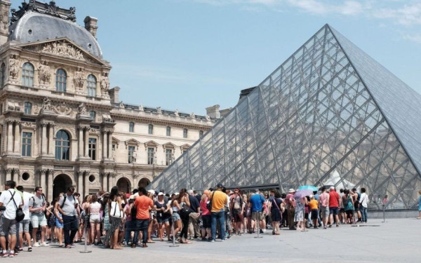 Ληστεία στο Λούβρο: Ένοπλοι έκλεψαν διαμάντια του Ναπολέοντα και της Ιωσηφίνας (βίντεο)